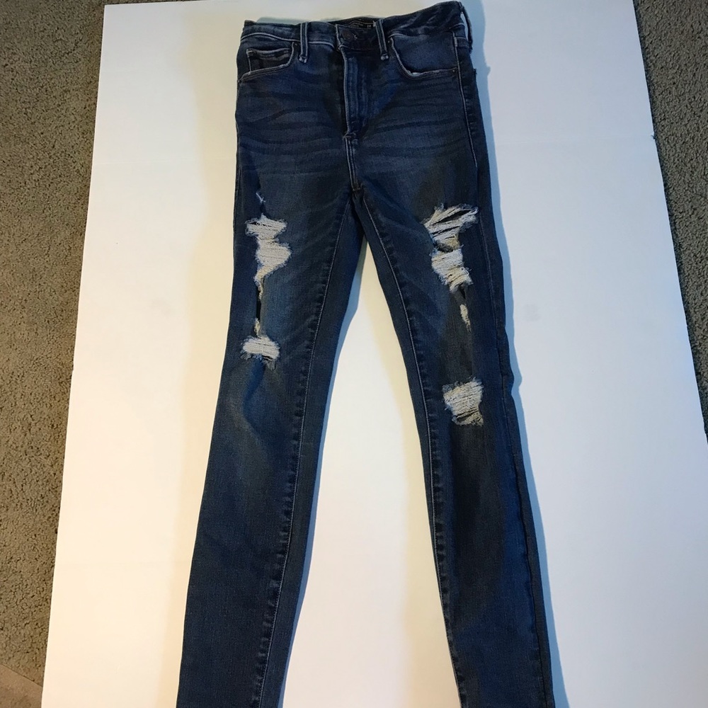 A cute pair of skinny Abercrombie ripped jeans!
